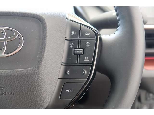 【レーダークルーズコントロール】アクセルペダルを踏まなくても、車間制御モードでは、先行車の車速変化に合わせた追従走行を行い、自動的に加速・減速・停止をします。