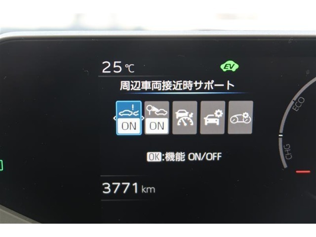 【トヨタセーフティーセンス】事故安全防止のためのドライバーサポート機能です。自動被害軽減ブレーキ、車線逸脱防止装置、自動ハイビームなどが付いています。今の時代にはぜひ欲しい装備ですよね♪