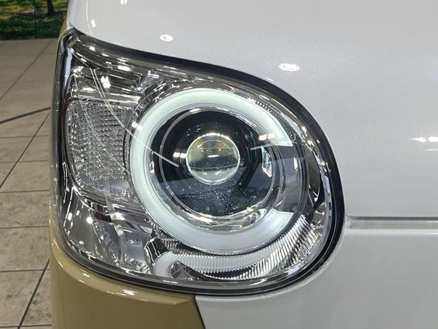 【LEDヘッドライト】悪天候や夜間走行時も良好な視界を確保し安心して運転できる高輝度LEDヘッドライトを装備！点灯速度が早く、消費電力も抑えられています。