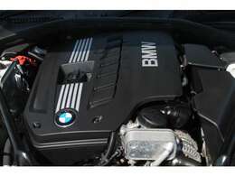 BMWらしさの一つでもある直6エンジン。なめらかな噴きあがりで人気です！