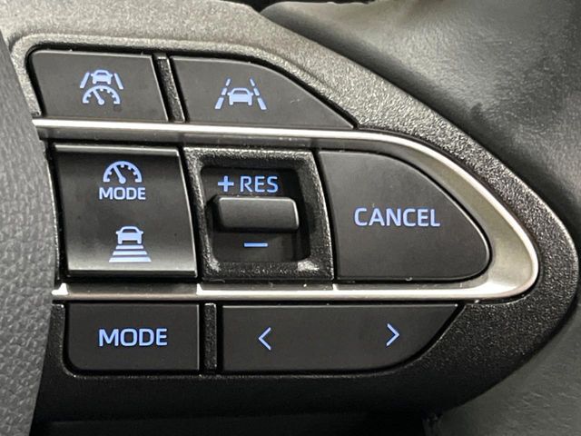 【レーダークルーズコントロール】高速道路での長距離走行が楽に！！自動で速度を保つクルーズコントロールが、衝突軽減システムと連携し、前方の車両を感知して車間を保つように速度調節してくれます！！