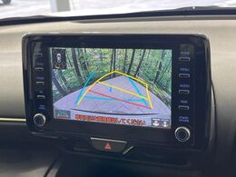 【バックカメラ】駐車時に後方がリアルタイム映像で確認できます。大型商業施設や立体駐車場での駐車時や、夜間のバック時に大活躍！運転スキルに関わらず、今や必須となった装備のひとつです！