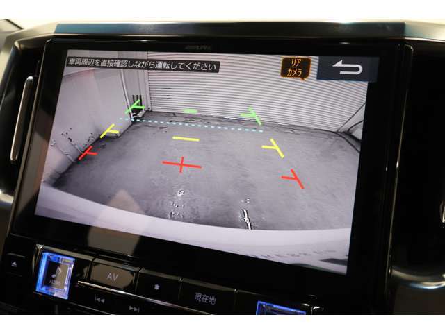 【ガイドライン付きバックカメラ】駐車時に後方がリアルタイム映像で確認できます♪大型商業施設や立体駐車場での駐車時や、夜間のバック時に大活躍★運転スキルに関わらず、今や必須となった装備のひとつです！！