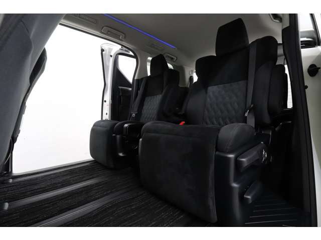 こちらのアルファードの他にも人気のミニバンを多数在庫しております！店舗詳細から当店在庫一覧も是非ご覧下さい！