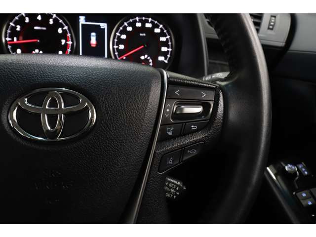 【レーダークルーズコントロール】高速道路での長距離走行が楽に♪自動で速度を保つクルーズコントロールが、衝突軽減システムと連携し、前方の車両を感知して車間を保つように速度調節してくれます！！