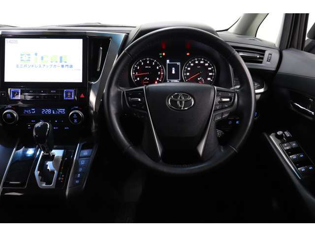 広い商談スペースにキッズルームも完備です♪お子様も含めご家族皆さんでご来店下さい。無料ソフトドリンク飲み放題です。楽しく車探しをしましょう！信頼のおけるスタッフ全員でご購入のお手伝いさせて頂きます！