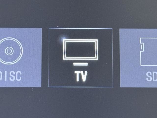 TVが見れるチューナーを装備しています。　新しい車でも付いていないことで、TVが見れない事も多々あるので要チェックです。