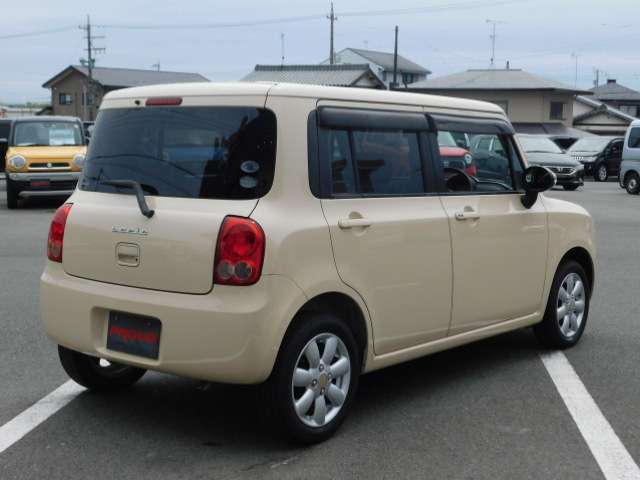 車両入庫チェックではエンジン・機関系をはじめ、電装装備、内装など100項目以上のチェックをしています。試乗も行なっていますのでご安心下さい。