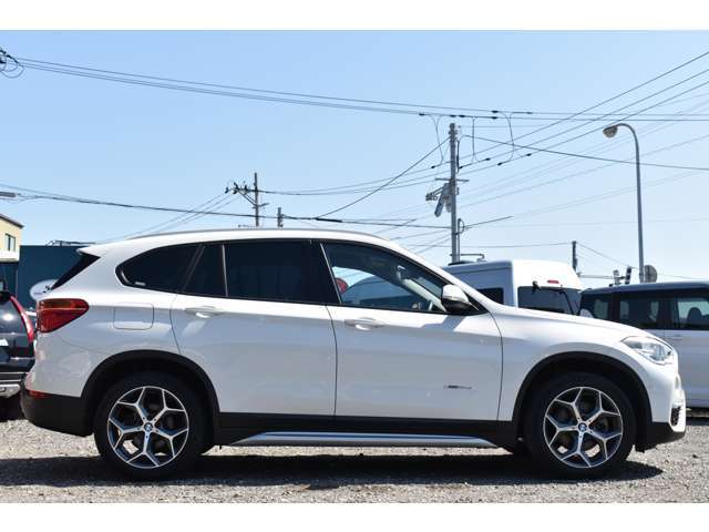 サイドのキャラクターラインもBMWの伝統とともに技術力の高さを感じさせます♪　　☆もちろん！バッテリーやブレーキパットなども基準値以下の場合は追加費用無しで交換をさせて頂きます☆