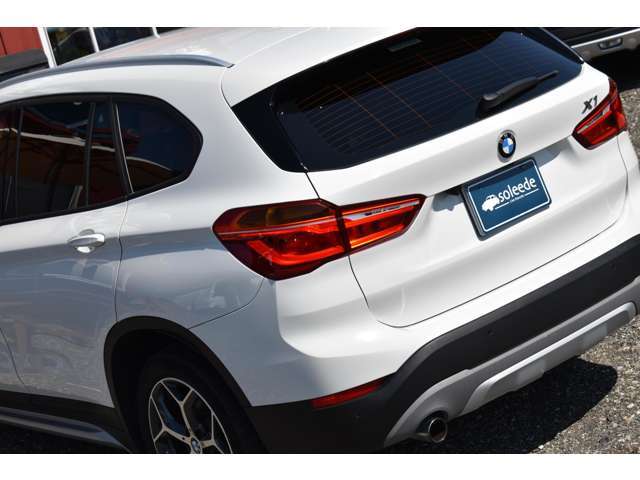 BMWの伝統的なデザインであるCピラー付け根の斜めに跳ね上げられたライン”ホフマイスター・キンク”☆公式LINEは、＠261hiixlでの検索もしくは、公式アカウント検索で“ソレーデ”とご入力下さい☆