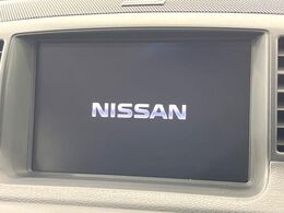 【純正ナビ】人気の純正ナビを装備しております。ナビの使いやすさはもちろん、オーディオ機能も充実！キャンプや旅行はもちろん、通勤や買い物など普段のドライブも楽しくなるはず♪