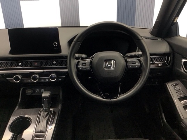 運転しやすいインパネ周りです！見やすいレイアウトで快適なドライブをサポートします！