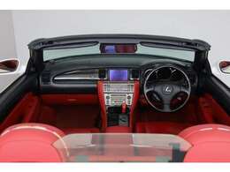 内装状態はキレイかつ高級感のある上級モデルらしい佇まいになっております。本当に良い雰囲気です。SCは本当に綺麗じゃないと売れません！！