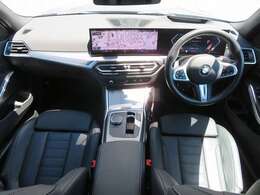 ◆インスツルメントパネルやインテリアトリムなどは、調和しなが洗練された室内を作り上げ、スイッチ類によって、優れた操作性をも実現。ドライバーの視線や動線を考え、人間工学に基づきデザインされています◆