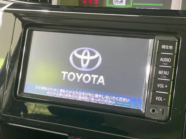 【スマートアシスト】走行中に前方の車両等を認識し、衝突しそうな時は警報とブレーキで衝突回避と被害軽減をアシスト。より安全にドライブをお楽しみいただけます。