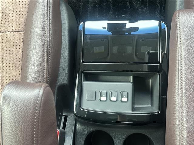 【ドリンクホルダー】長時間のドライブを快適に過ごすために、必須の車内アイテムですね。