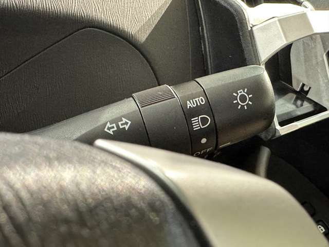 オートライト装備車両です。