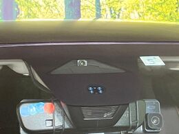 【ホンダセンシング】走行中に前方の車両等を認識し、衝突しそうな時は警報とブレーキで衝突回避と被害軽減をアシスト。より安全にドライブをお楽しみいただけます。