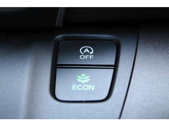 エンジンやエアコンといったクルマ全体の動きを低燃費モードに自動制御。ECONモードついてます。