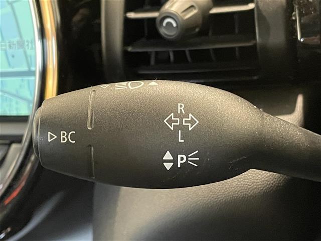 【運転席操作部】『運転席周辺の装備』の画像になります。快適なドライブを楽しむための機能が装備されています！運転席から触れるので使いやすいです！