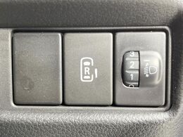 【パワースライドドア】スマートキーや運転席のスイッチでスライドドアの開閉が可能♪電動だから力を入れてドアを開ける必要が無く、小さいお子様でも、重い荷物を持っている時もラクに開け閉めできます♪