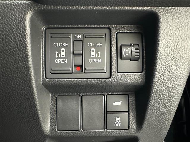 【運転席操作部】快適なドライブを楽しむための機能が装備されています！運転席から触れるので、使いやすいです！除菌プランいれていただくと、さらに清潔で安心していただけます！