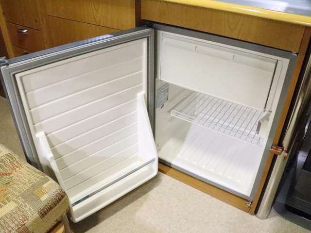 冷蔵庫！いつでも冷たい飲み物をお飲み頂けます！12Vのサブバッテリーより電源供給しております！