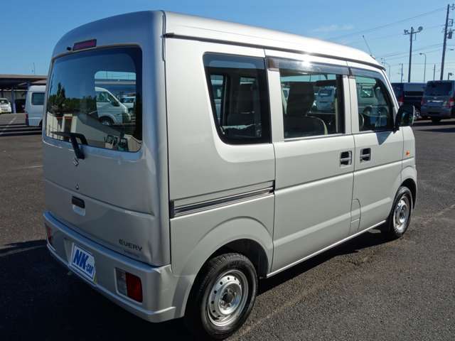 お客様のご希望のナンバーをお付けしてご納車するプランもご用意しています。お好きな番号でお客様だけのナンバーを付けてみませんか？詳細はAプランをご覧ください。