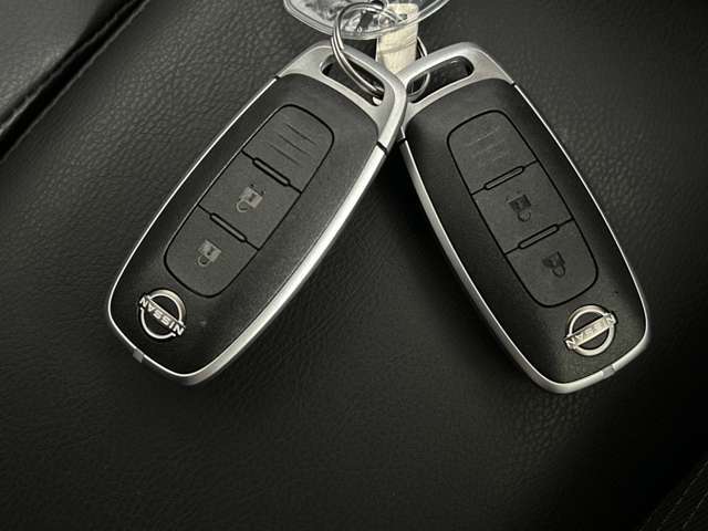 インテリジェントキーでドアの開閉ラクラク！キーを取り出して開ける必要が無いので、荷物を持っている時や、雨の日は便利ですよ！