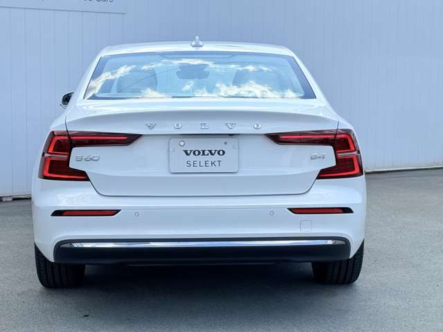 購入後は全国のVOLVO正規ディーラーにてアフターサービスをお受けいただけます。定期点検サービス、延長保証などの有料サービスも手厚くご用意しておりますので、ご不安事はお気軽にご相談下さい。