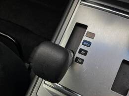 【ドライブモードセレクター】簡単にモード切替が可能♪燃費重視の2WDモードから、雪道や本格的なオフロードでも頼れる4WD　LOCKモードまで、幅広い使い方に対応しています。