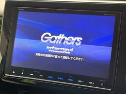 【純正ナビ】人気の純正ナビを装備しております。ナビの使いやすさはもちろん、オーディオ機能も充実！キャンプや旅行はもちろん、通勤や買い物など普段のドライブも楽しくなるはず♪