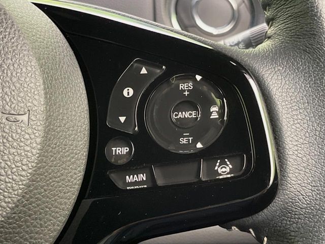 【アダプティブクルーズコントロール】高速道路での長距離走行が楽に！！自動で速度を保つクルーズコントロールが、衝突軽減システムと連携し、前方の車両を感知して車間を保つように速度調節してくれます！！