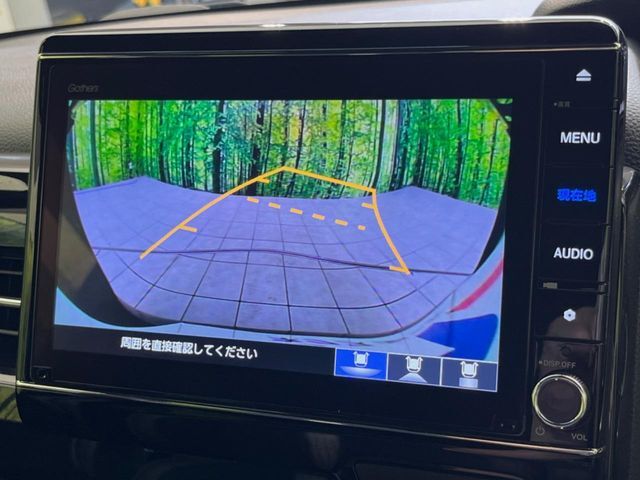 【バックカメラ】駐車時に後方がリアルタイム映像で確認できます。大型商業施設や立体駐車場での駐車時や、夜間のバック時に大活躍！運転スキルに関わらず、今や必須となった装備のひとつです！