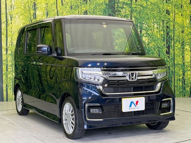 大好評のボディコーティング「弾スプラッシュコート」もご納車までに施工可能。通常のガラスコートと異なる、耐久年数6年の無機質ガラスコーティングが、ボディをキレイな状態に保ってくれます。