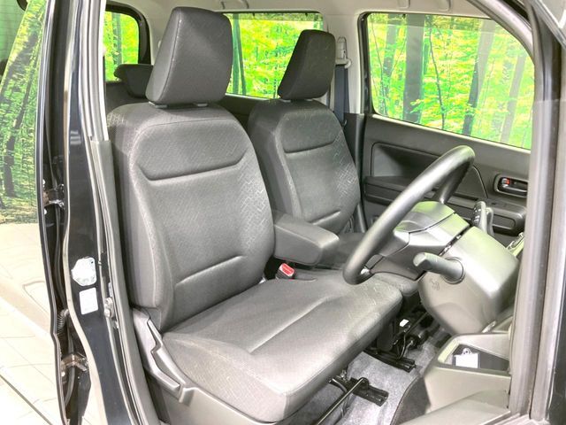 運転席シート廻りは使用感も少なく、良好な状態となっています。丁寧に使われていたことがよくわかりますね。