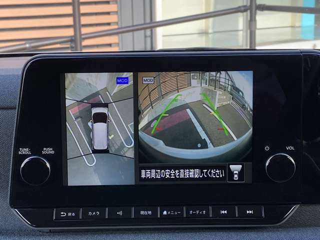 アラウンドビューモニター。上空から見下ろしているような映像で、スムースな駐車をサポートします。