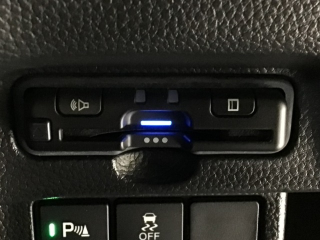 【ETC車載器】もはや必須アイテムのETCを搭載！高速道路のご利用時にとても便利！わずらわしい料金所での現金支払いが不要となりスムーズに通過できます♪