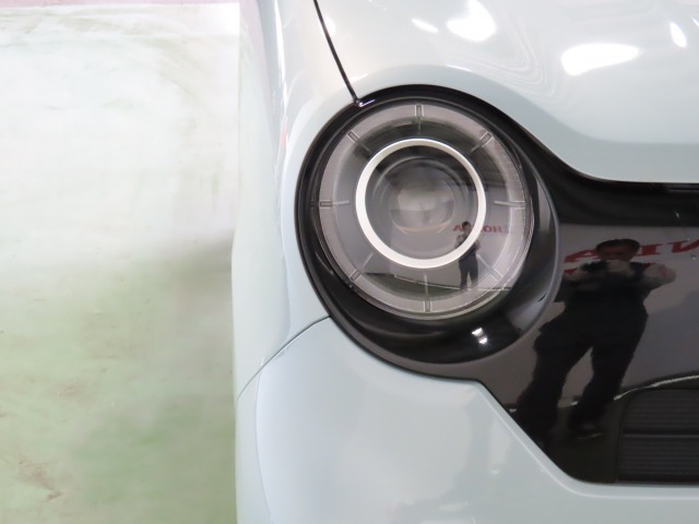 LEDヘッドライトは、点灯の瞬間から最大光量を発揮し、突然暗くなるトンネルなどでの安定感を高めます。