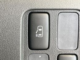 【パワースライドドア】スマートキーや運転席のスイッチでスライドドアの開閉が可能♪電動だから力を入れてドアを開ける必要が無く、小さいお子様でも、重い荷物を持っている時もラクに開け閉めできます♪