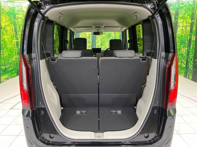 普段のお買い物や通勤、送迎等に十分な荷室スペースを確保しております。セカンドシートを倒すと、大きな荷物の積載も可能です♪