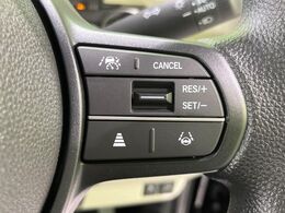 【アダプティブクルーズコントロール】高速道路での長距離走行が楽に！！自動で速度を保つクルーズコントロールが、衝突軽減システムと連携し、前方の車両を感知して車間を保つように速度調節してくれます！！