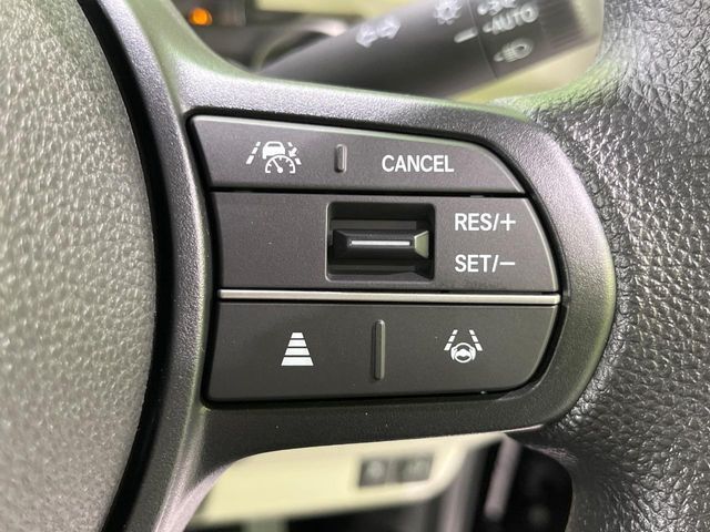 【アダプティブクルーズコントロール】高速道路での長距離走行が楽に！！自動で速度を保つクルーズコントロールが、衝突軽減システムと連携し、前方の車両を感知して車間を保つように速度調節してくれます！！