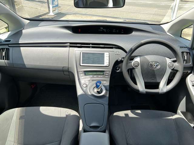 プリウス（PRIUS）は、1997年に世界初の量産ハイブリッド乗用車として発売以来、日本をはじめ、北米を中心に世界で40以上の国・地域で販売し、これまでの累計販売台数は125万台を突破している。