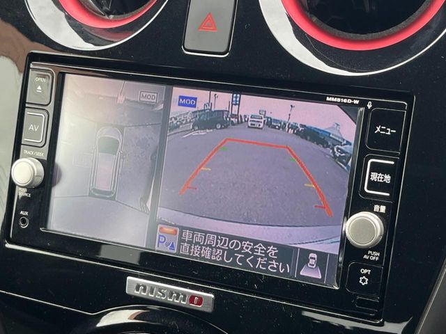【アラウンドビューモニター】専用のカメラにより、上から見下ろしたような視点で360度クルマの周囲を確認することができます☆死角部分も確認しやすく、狭い場所での切り返しや駐車もスムーズに行えます。