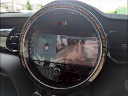 バックカメラ装備。後方確認に役立ち、楽々駐車やバックをしていただけます。