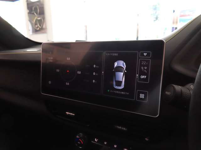 10.25インチタッチスクリーン。スマートフォンとの接続によりApple CarPlayやAndroid Autoをご利用いただけます。