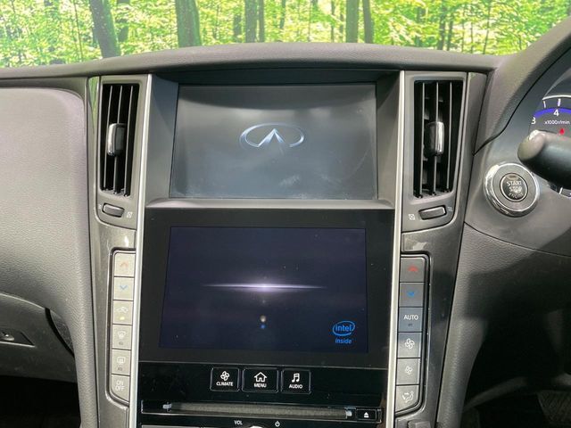 【メーカー純正ナビ】インテリアに溶け込むスタイリッシュな「専用設計」メーカーナビを装備♪視認性や操作性など基本性能にも優れ、より上質なカーライフをお楽しみいただけます。