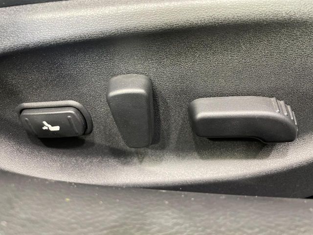【パワーシート】スイッチ一つで簡単にシートの微調整が可能！電動だから力もいりません！快適なシートポジションにセットして、快適なドライブをお楽しみください。
