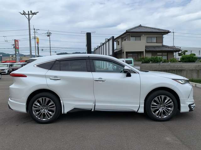 お車で来られる際は松茂吉野線です。電車でこられる際は最寄り駅は板野駅です。駅にはスタッフがお迎えに上がりますので是非見に来てください！